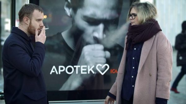 Swedish pharmacy billboard that coughs at passing smokers