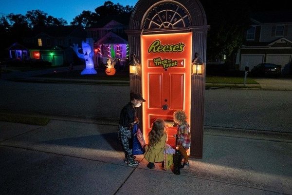 Reese’s Creates a Hands-Free Trick-or-Treat With a Robotic Moving Door