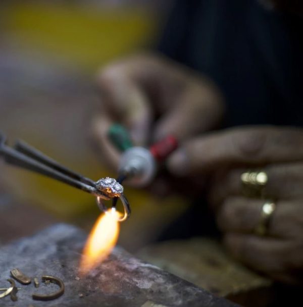 Lab grown diamonds as an alternative to mined stones