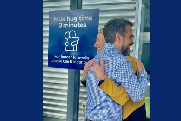 New Zealand Airport Institutes 3-Minute Hug Limit When Dropping Off: Max hug time