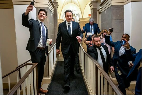 Musk takeover 900x600