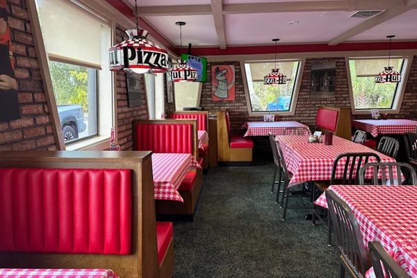 Pizza Hut and the Retro Restaurant Movement: Classic Piza Hut