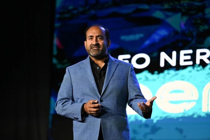 Rohit Bhargava delivering a keynote